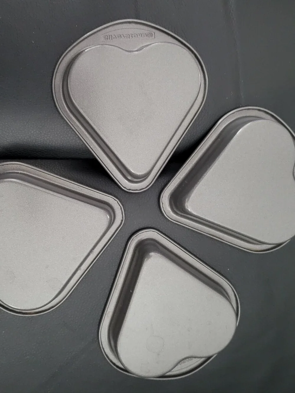 Set of 4 Classic Silverstone Heart-Shaped Baking Pans - Metallic Gray